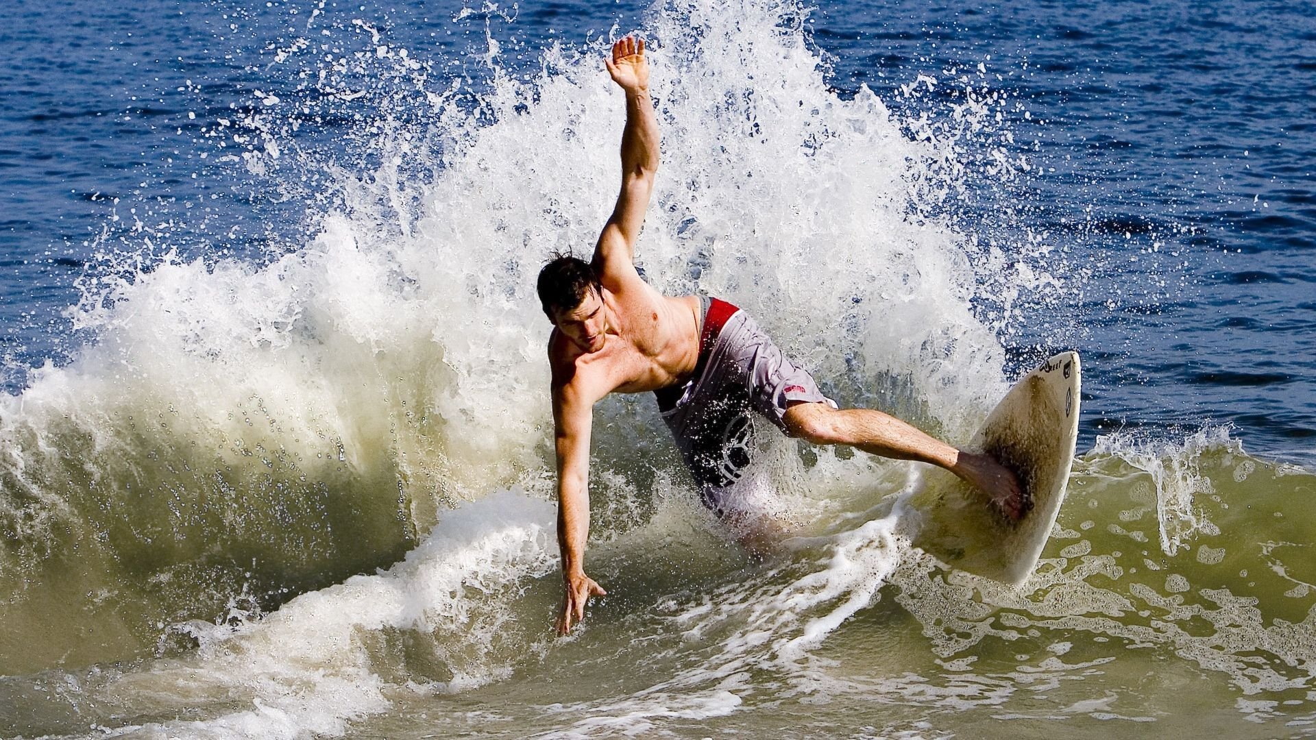 九游游戏-《电竞赞助热潮不断，品牌全方位布局行业》，电竞比赛赞助商一般赞助多少钱