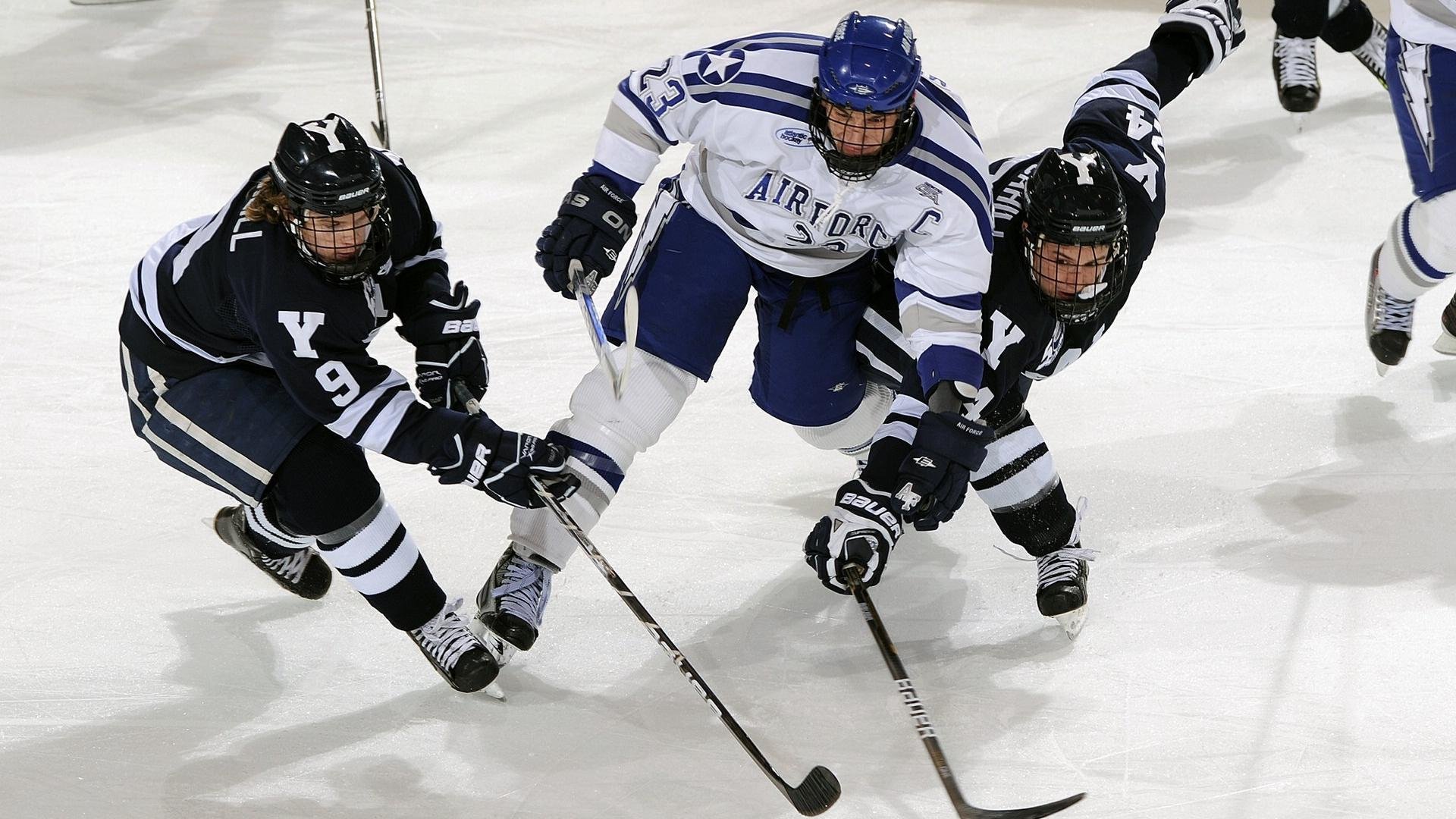 象棋国手走进宝安区孝德学校，与中小学象棋爱好者进行指导棋对弈